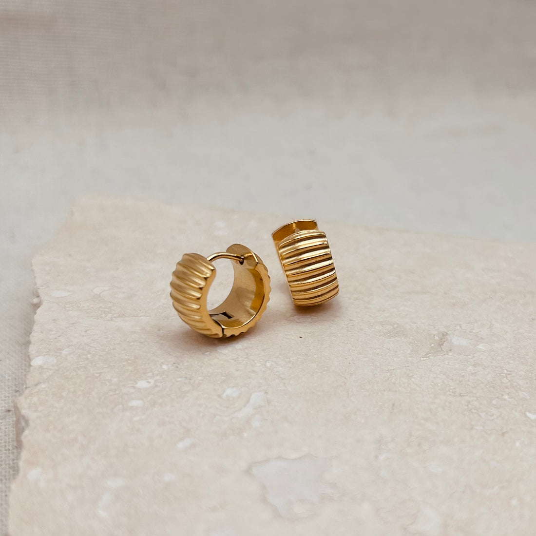 Everyday Ridged Huggie Hoops – Hoop Earrings – Little Nell Jewellery