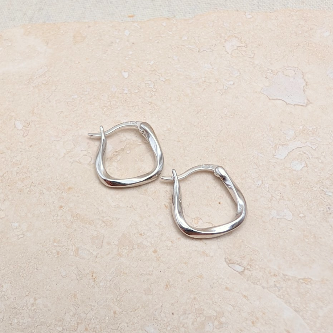 Silver Horseshoe Twist Hoop – Demi Fine Hoop Earrings – Little Nell Jewellery