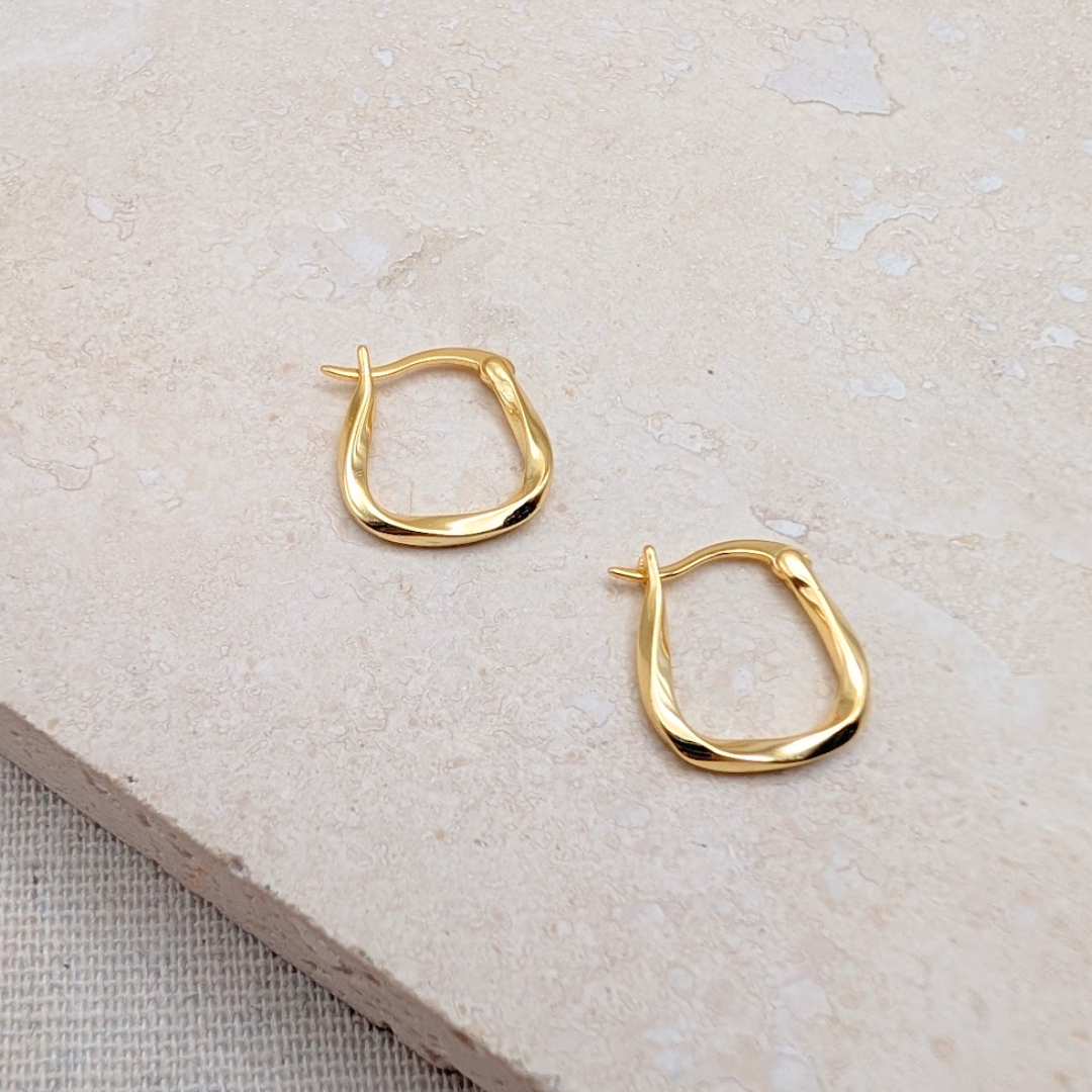 Gold Horseshoe Twist Hoop – Demi Fine Hoop Earrings – Little Nell Jewellery