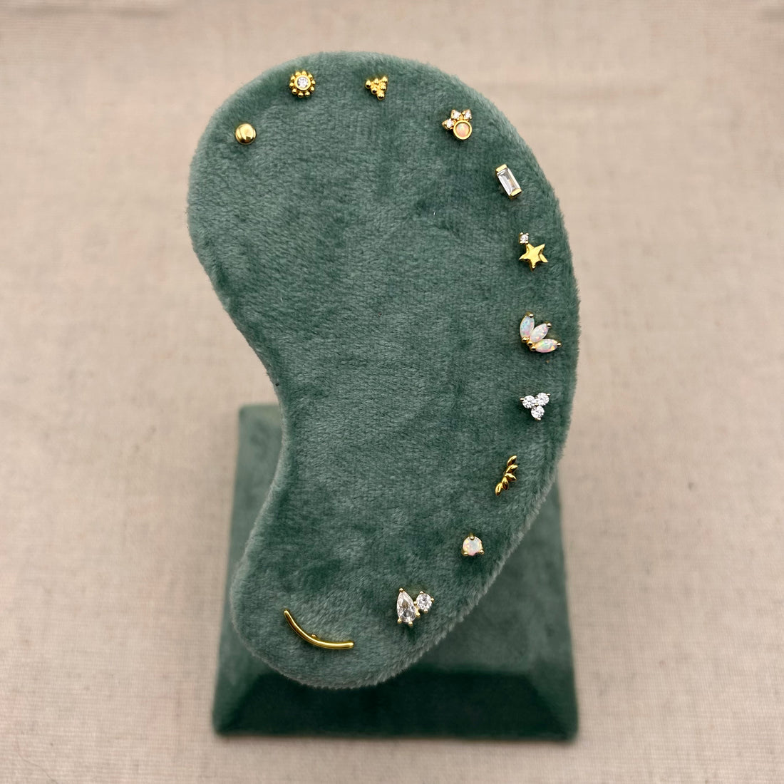 Minimal Gold Curve Labret Stud – Stud Earrings – Little Nell Jewellery