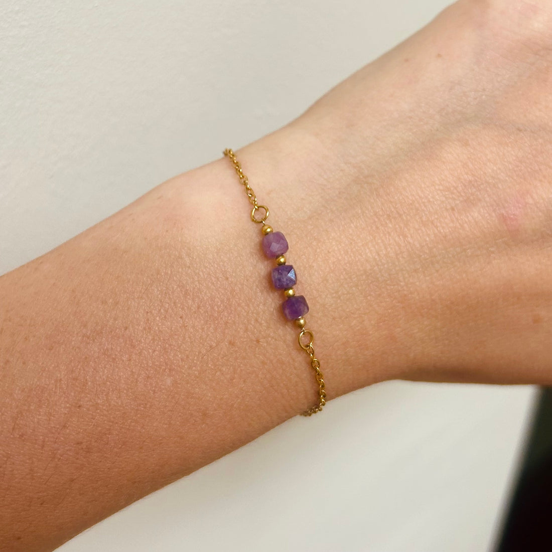 Everyday Amethyst Trio Bead Bracelet – Bracelet – Little Nell Jewellery