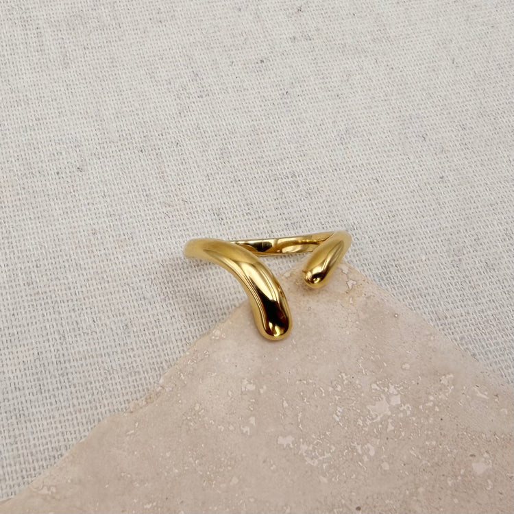 Everyday Gold Droplet Wishbone Ring – Ring – Little Nell Jewellery