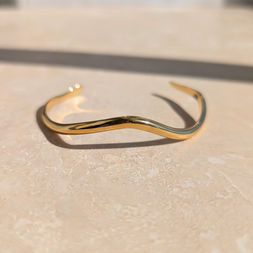 Everyday Gold Minimal Wave Bangle – Bracelet – Little Nell Jewellery