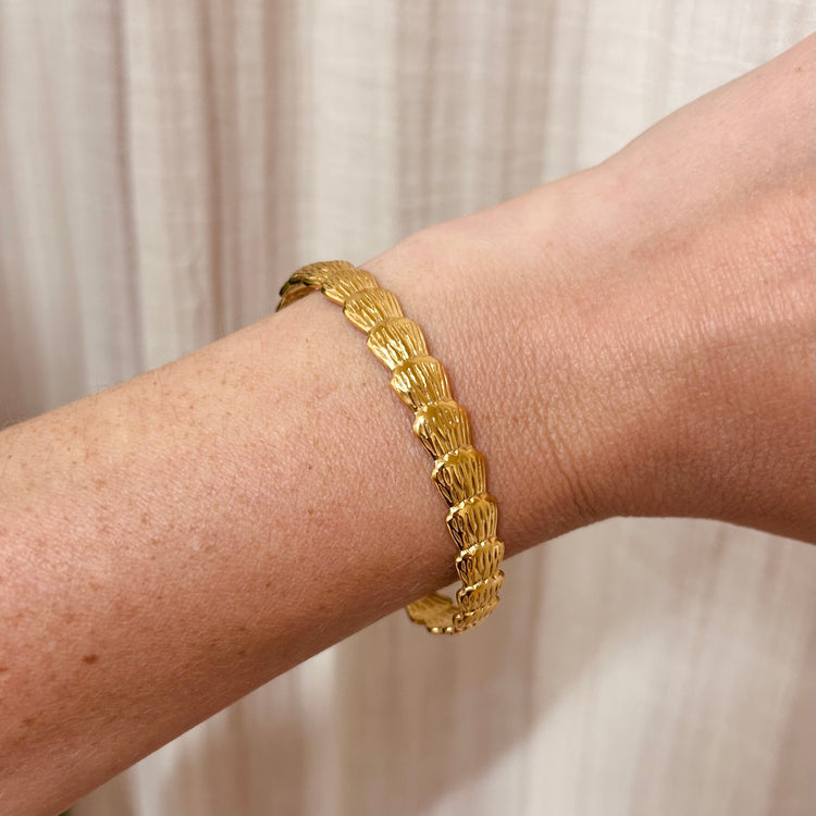 Everyday Adjustable Shell Bangle – Bracelet – Little Nell Jewellery