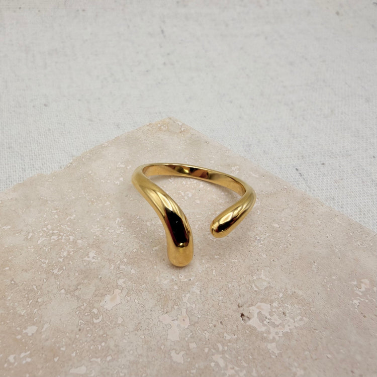 Everyday Gold Droplet Wishbone Ring – Ring – Little Nell Jewellery