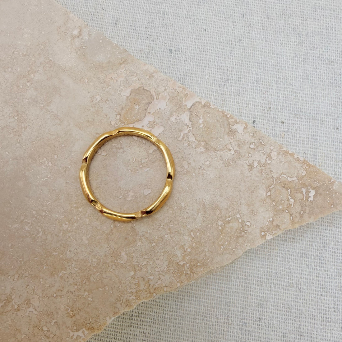 Everyday Gold Scallop Ring – Ring – Little Nell Jewellery