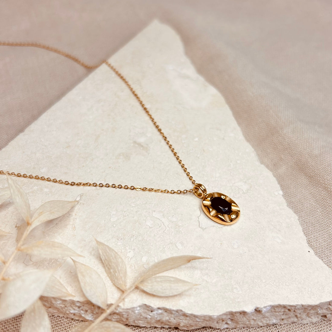 Everyday Noir Oval Necklace – Necklace – Little Nell Jewellery