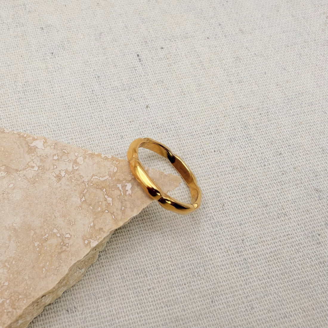 Everyday Gold Scallop Ring – Ring – Little Nell Jewellery