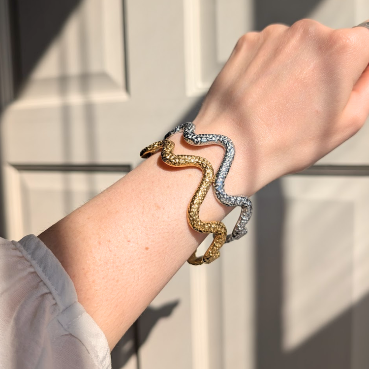 Everyday Silver Dimple Wave Bangle – Bracelet – Little Nell Jewellery