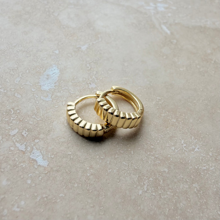 Gold Ribbed Huggies – Demi Fine Hoop Earrings – Little Nell Jewellery