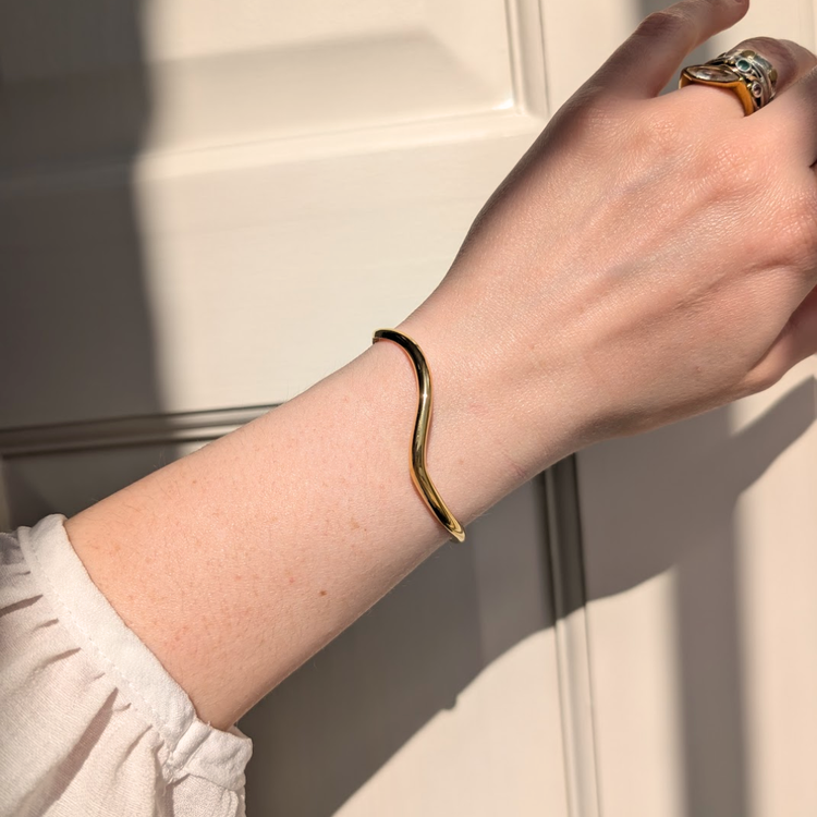 Everyday Gold Minimal Wave Bangle – Bracelet – Little Nell Jewellery