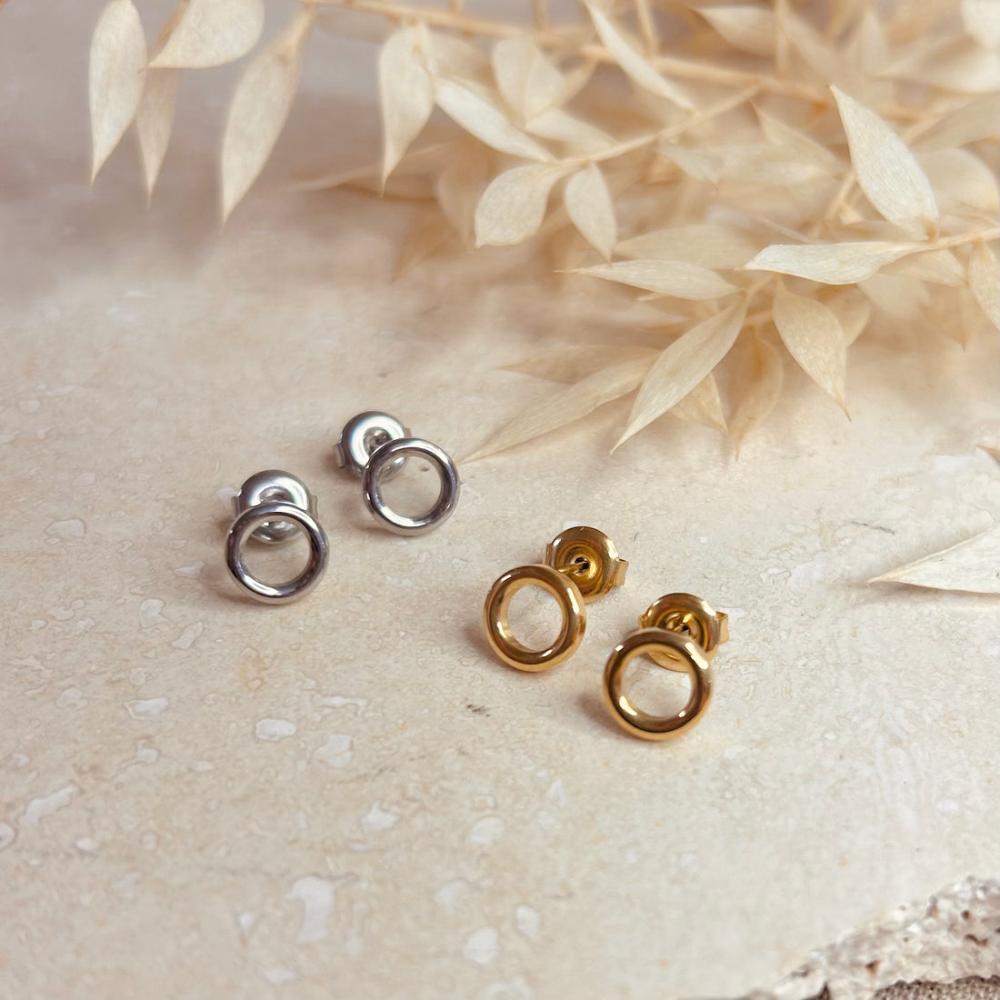 Everyday Circle Studs – Stud Earrings – Little Nell Jewellery