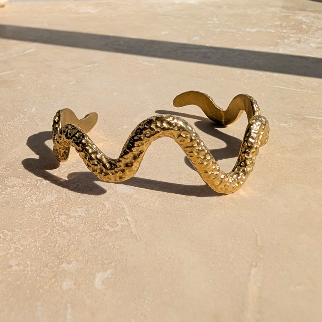 Everyday Gold Dimple Wave Bangle – Bracelet – Little Nell Jewellery