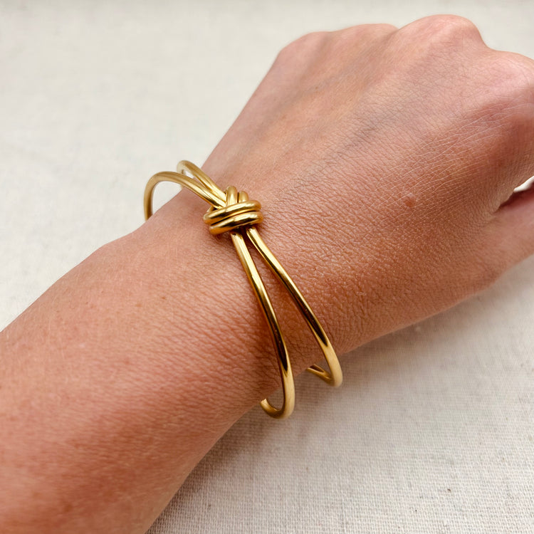 Everyday Gold Knot Bangle – Bracelet – Little Nell Jewellery