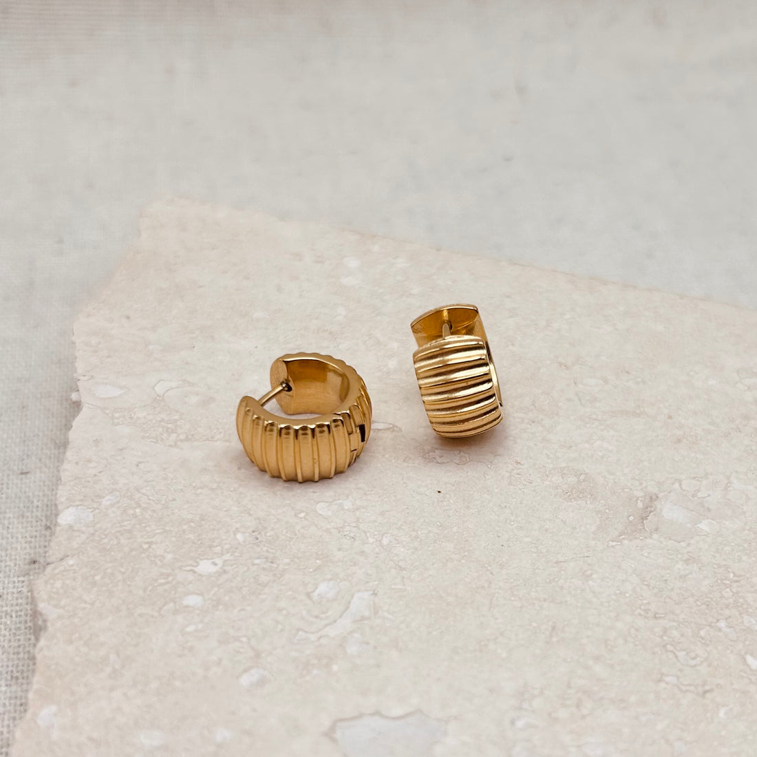 Everyday Ridged Huggie Hoops – Hoop Earrings – Little Nell Jewellery