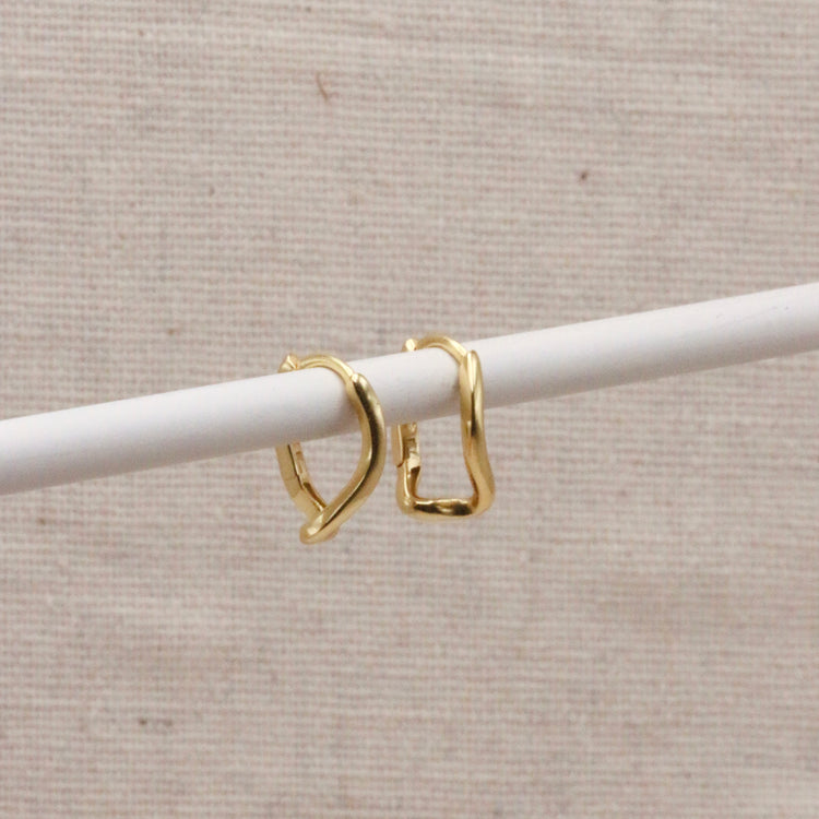 Gold Abstract Wave Hoops – Demi Fine Hoop Earrings – Little Nell Jewellery