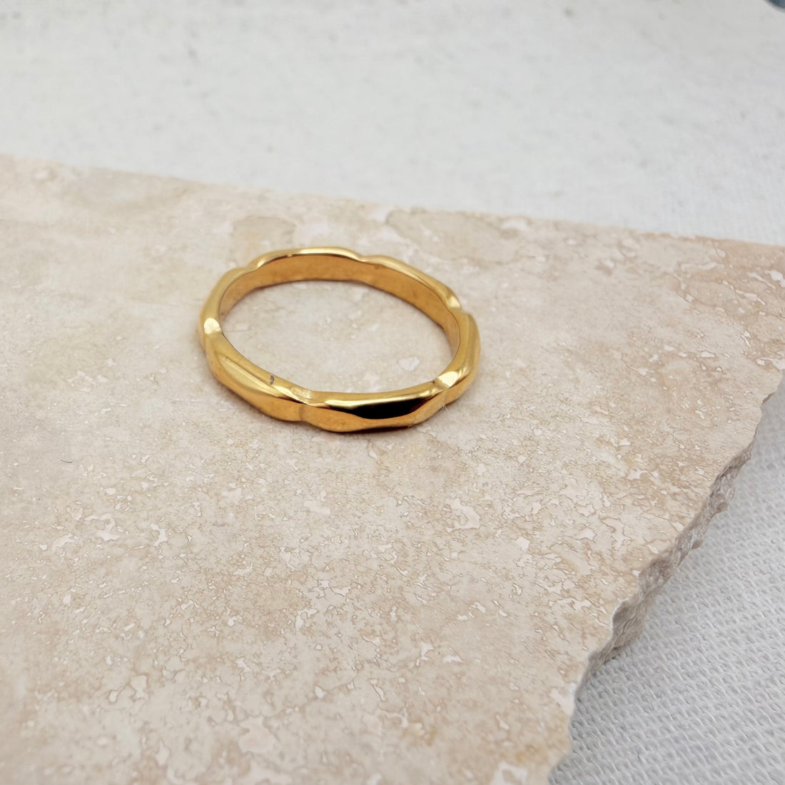 Everyday Gold Scallop Ring – Ring – Little Nell Jewellery