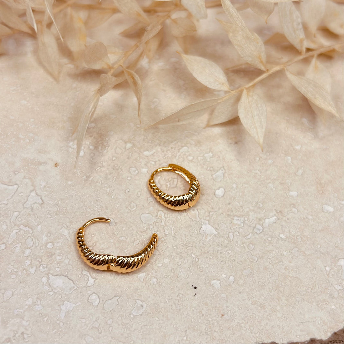 Everyday Oval Ribbon Hoop Earrings – Hoop Earrings – Little Nell Jewellery