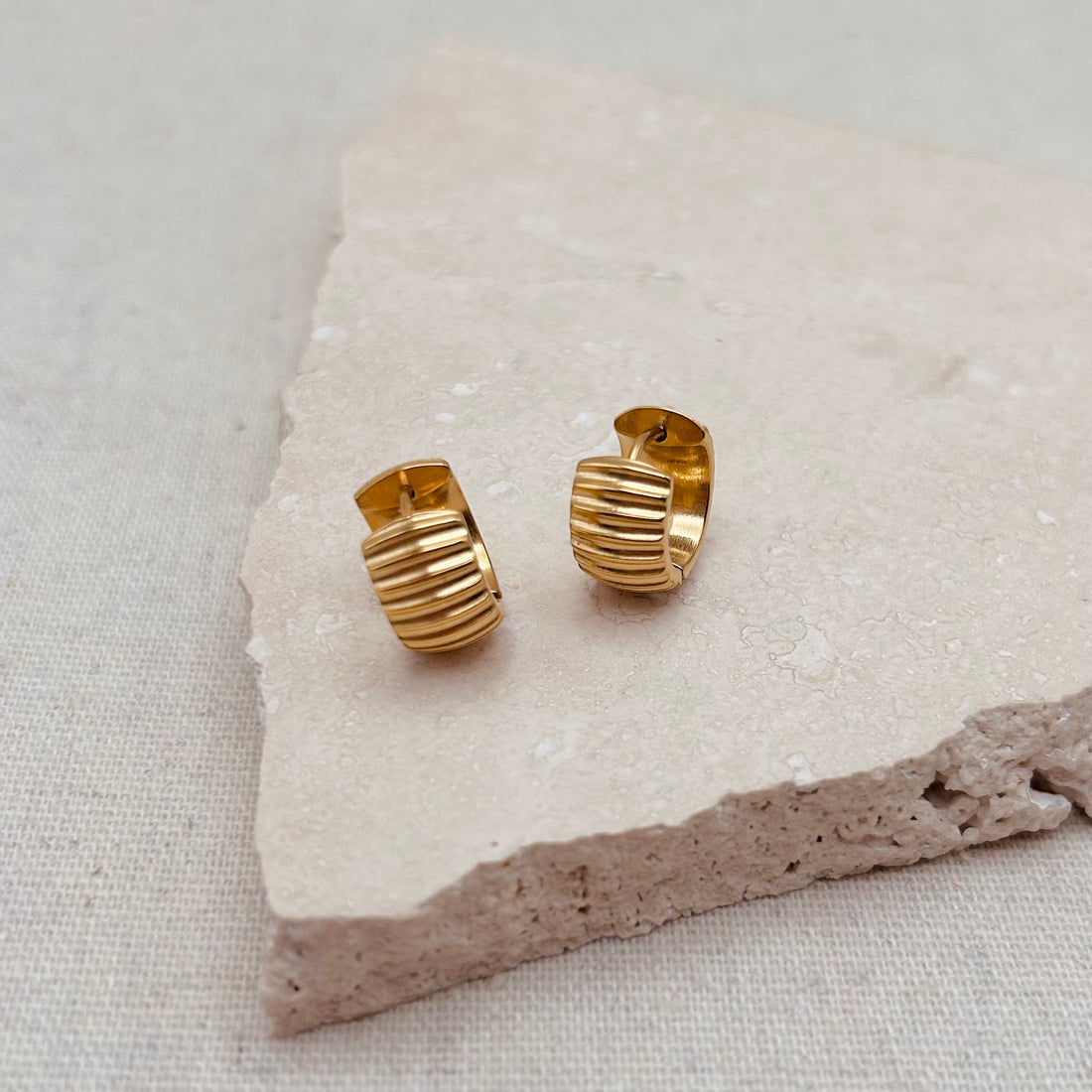 Everyday Ridged Huggie Hoops – Hoop Earrings – Little Nell Jewellery