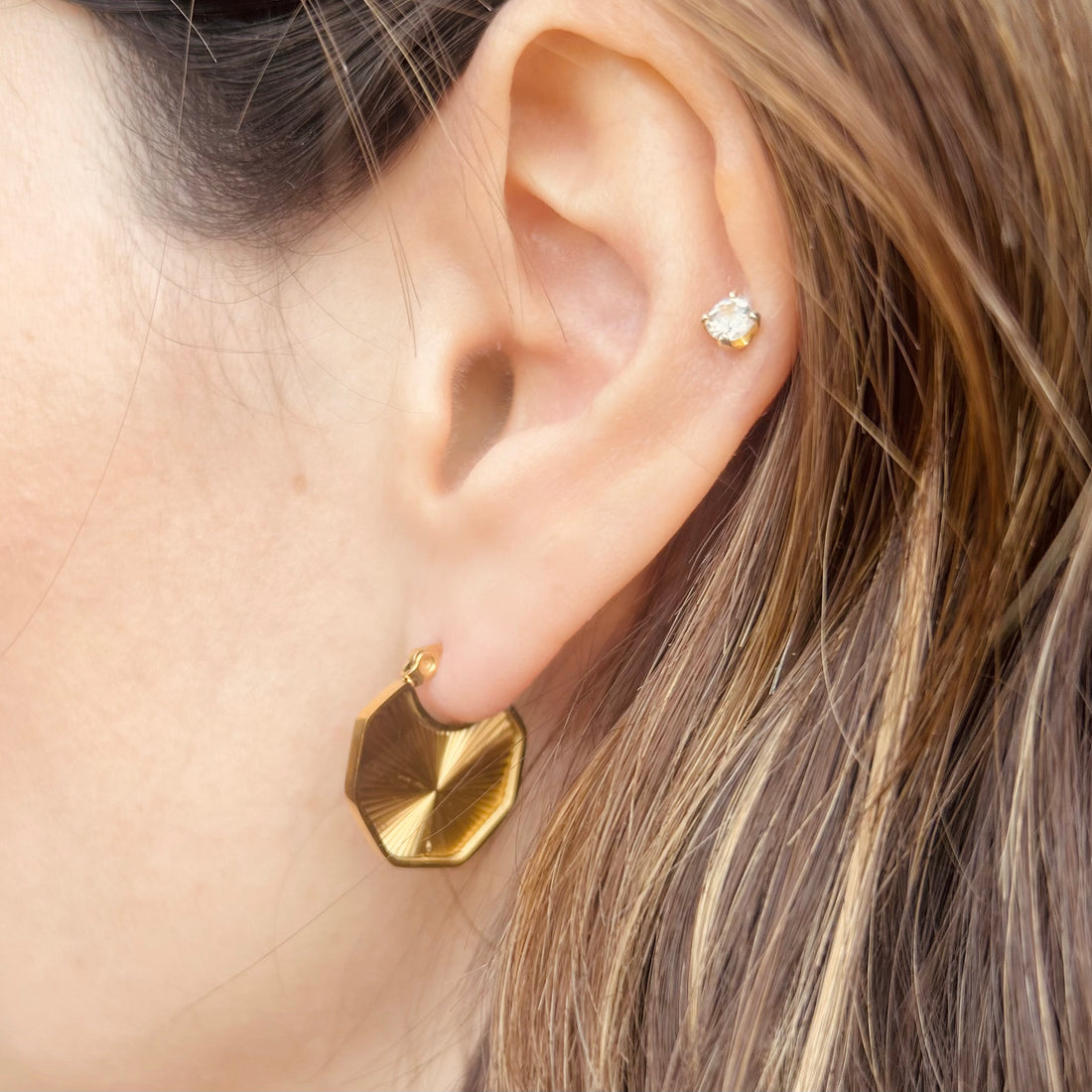 Gold Solitaire Labret – Stud Earrings – Little Nell Jewellery