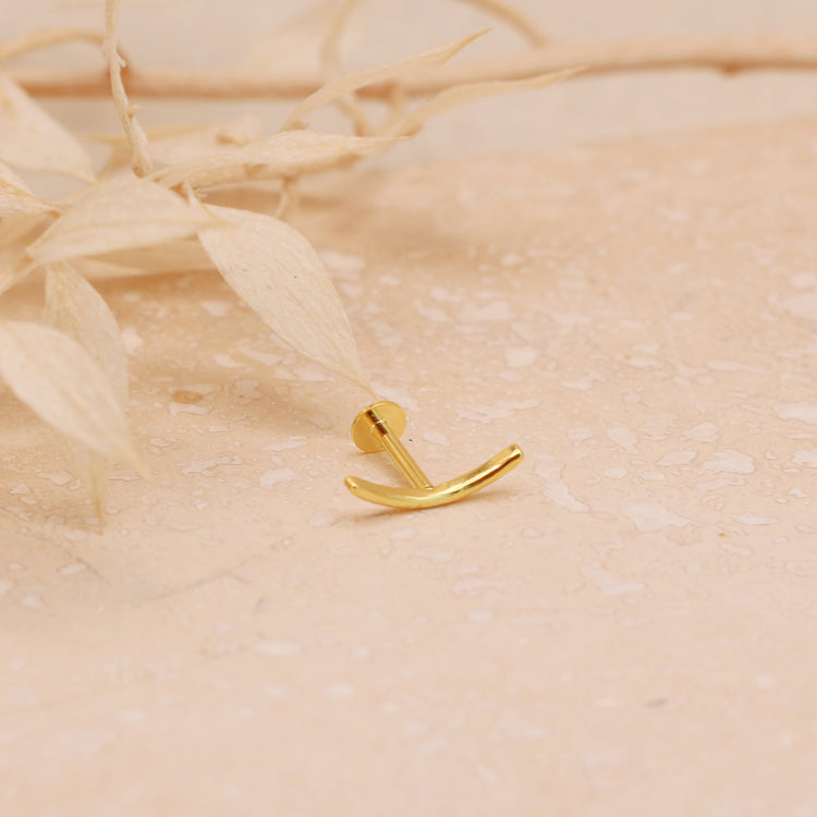 Minimal Gold Curve Labret Stud – Stud Earrings – Little Nell Jewellery