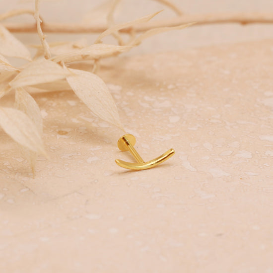 Minimal Gold Curve Labret Stud