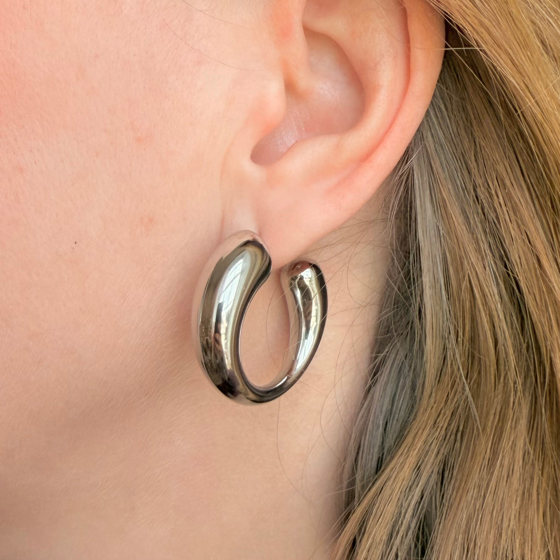 Everyday Silver Curl Hoops – Statement Earrings – Little Nell Jewellery