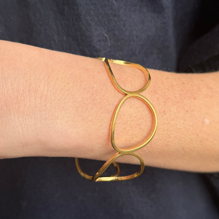 Everyday Gold Retro Circle Bangle – Bracelet – Little Nell Jewellery