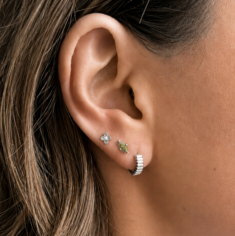 Silver Pearl Flower Studs – Stud Earrings – Little Nell Jewellery