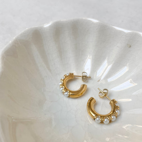 Load image into Gallery viewer, Everyday Gold Pearl Hoop Earrings
